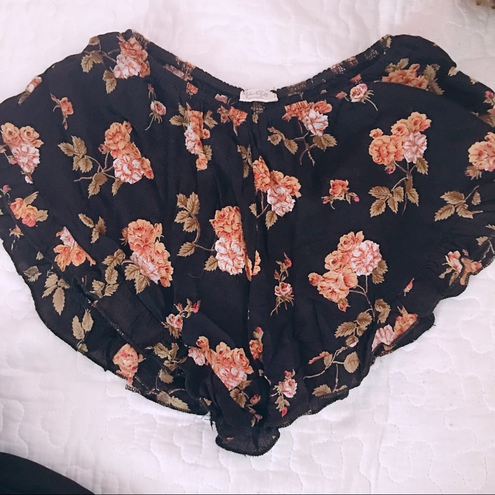 Brandy Melville Vodi Shorts